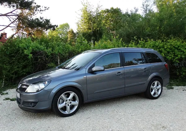 tarnów Opel Astra cena 14500 przebieg: 107500, rok produkcji 2005 z Tarnów